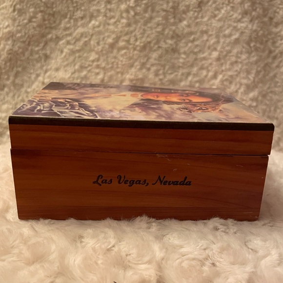 Vintage Aboriginal Woman Las Vegas Souvenir Wood Storage, Trinket, Jewelry Box - Picture 5 of 8